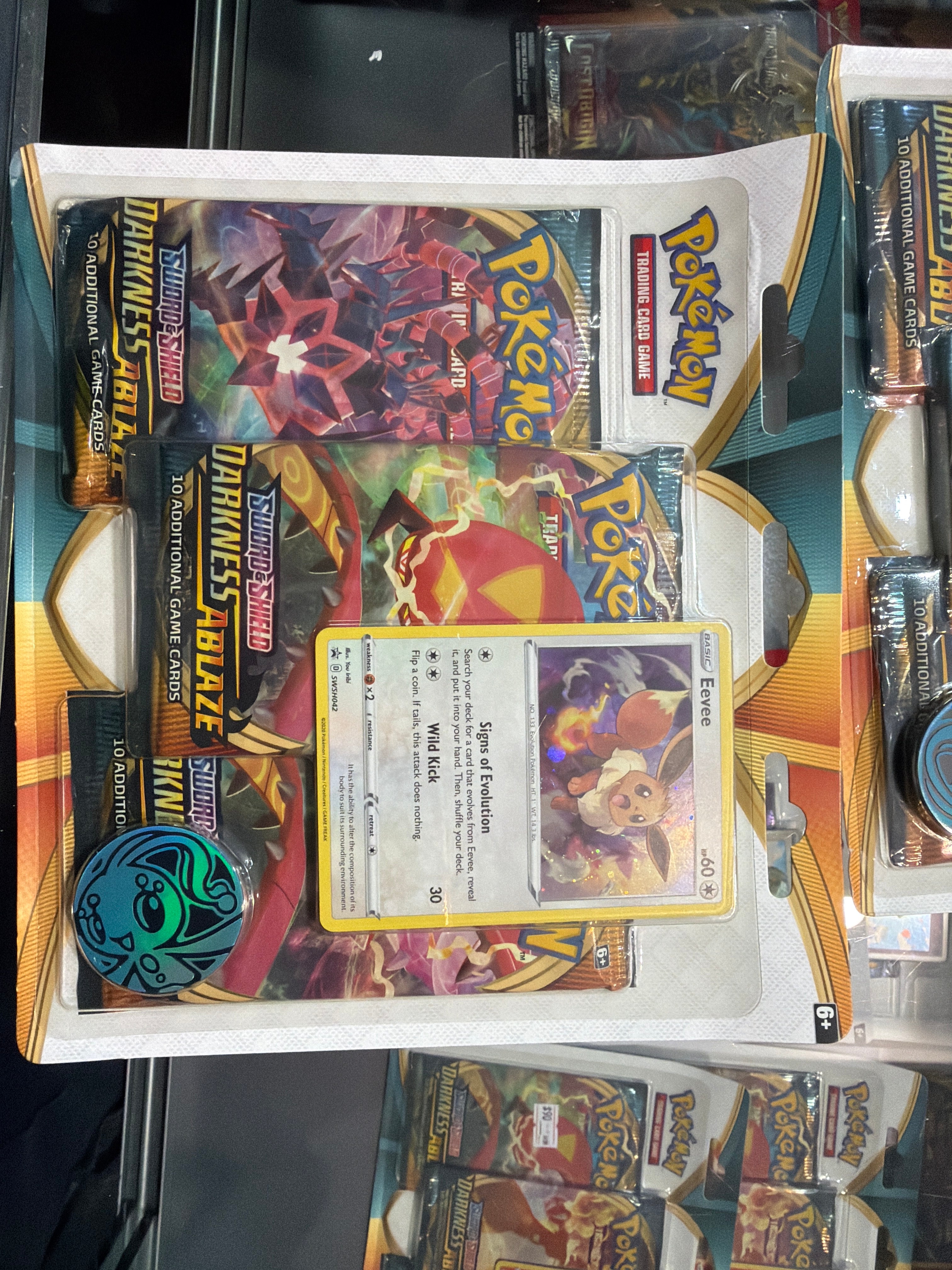 Pokémon TCG: Sword & Shield Darkness Ablaze 3-Booster Blister